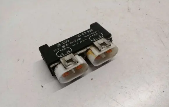 Volkswagen Sharan Coolant fan relay 701919506 899978000