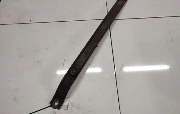Fuel tank mounting bracket