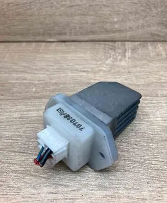 Toyota Avensis T250 Heater blower motor/fan resistor 70T038A31 WITHPLUG