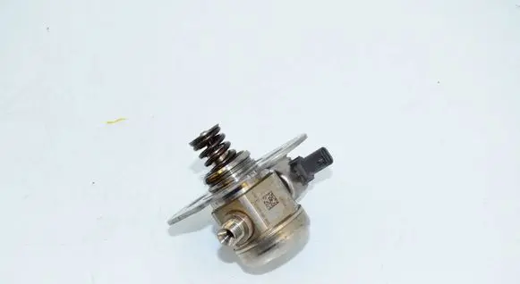 BMW X5 F15 Fuel injection high pressure pump 8604232 13518604232