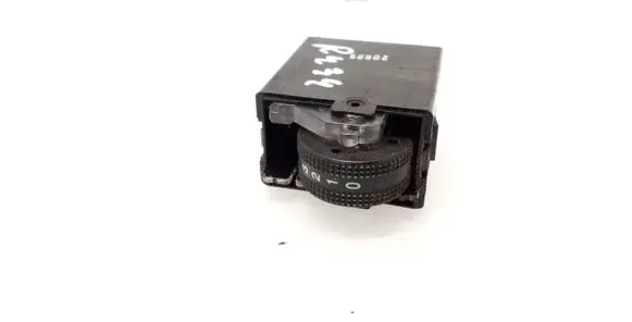 Hyundai Santa Fe Headlight level height control switch 9330026200