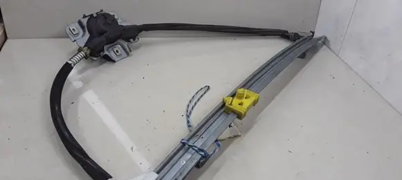 Renault Megane I Front door manual window regulator 111938A