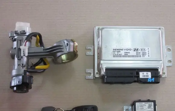 KIA Sportage Engine ECU kit and lock set 3910323070 5WY1988A