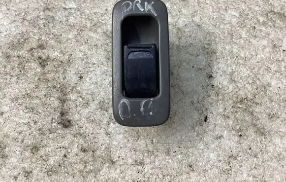 Suzuki Grand Vitara I Electric window control switch 3789576F0