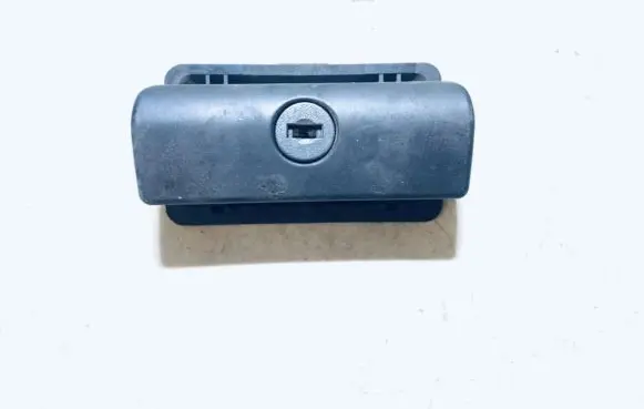BMW 5 E39 Glove box