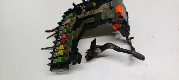 Citroen C4 II Fuse module 9665878380