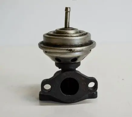 Volkswagen PASSAT B4 EGR valve 028131501E