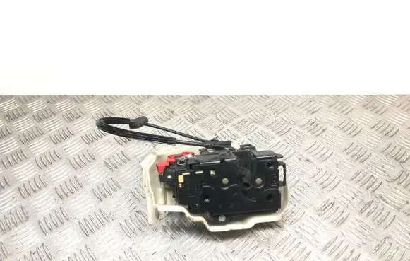 Volkswagen Jetta V Front door lock 6L28