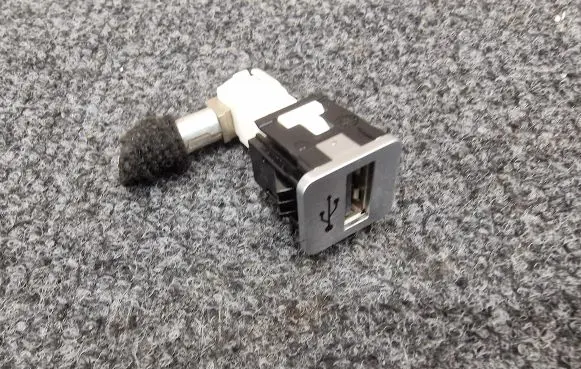BMW 7 G11 G12 USB socket connector 9368857