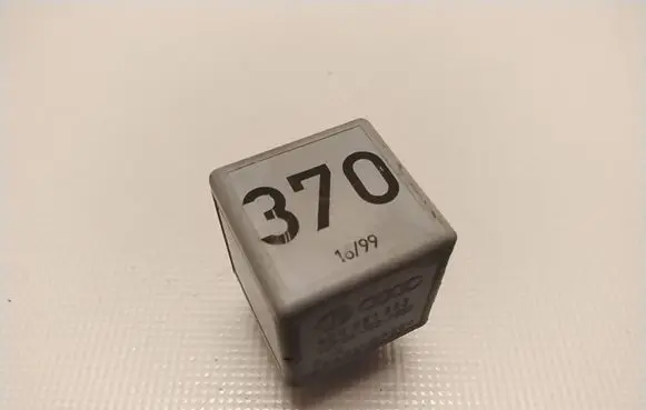 Audi A4 S4 B5 8D Other relay V23134J52X300 8D0951253