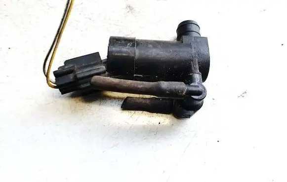Ford Focus C-MAX Windscreen/windshield washer pump 304720 2800a33