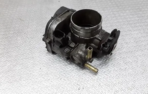 Volkswagen Golf IV Throttle valve 06A133066E