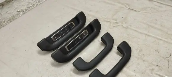 Mercedes-Benz S W222 A set of handles for the ceiling 
