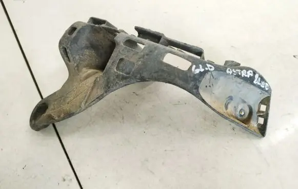 Opel Astra H Rear bumper mounting bracket 13143107