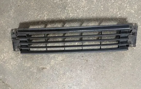 Front bumper lower grill