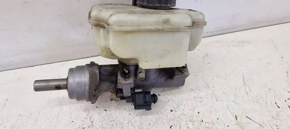 Volkswagen Jetta V Master brake cylinder