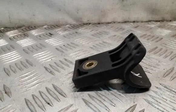 Radiator mount bracket
