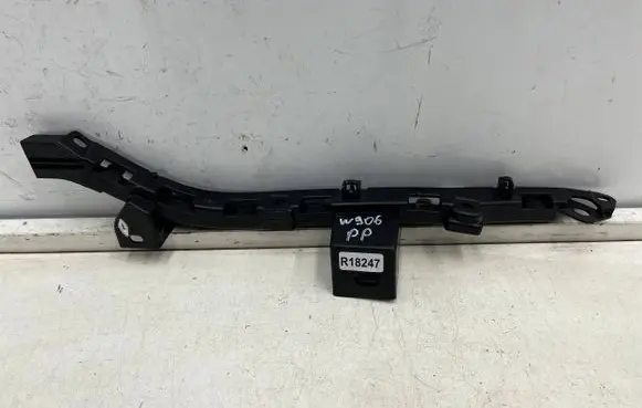 Mercedes-Benz Sprinter W906 Front bumper mounting bracket a9068890114