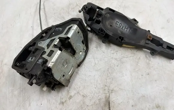 BMW 3 E90 E91 Rear door lock 7060296