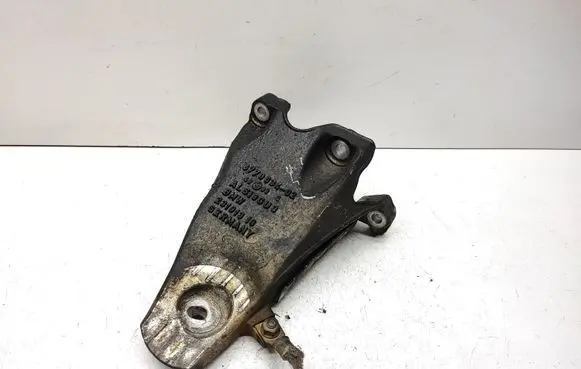 BMW 5 E60 E61 Engine mounting bracket 6770634