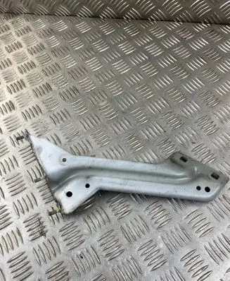 Audi Q5 SQ5 Fender mounting bracket 8R0821136