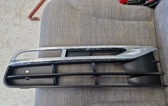 Volkswagen Phaeton Front bumper lower grill 3D0853666J
