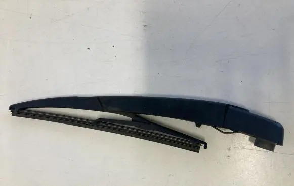 Renault Captur Rear wiper blade arm