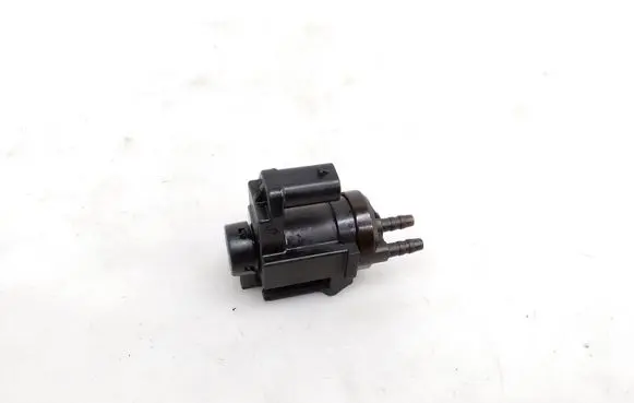 BMW 7 G11 G12 Vacuum valve 8570591