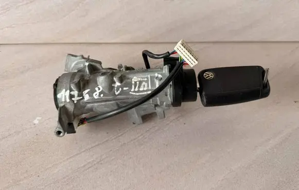 Volkswagen Golf VII Ignition lock 1K0905851B