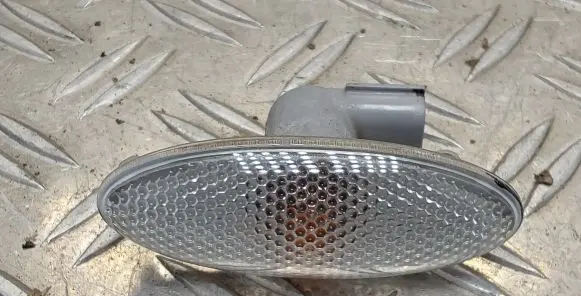 Toyota RAV 4 (XA30) Front fender indicator light 817300D030