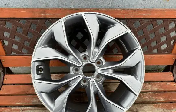 Hyundai i30 R18 alloy rim 