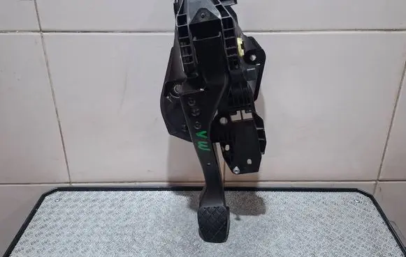 Volkswagen PASSAT B7 Brake pedal 5Q2721058AN