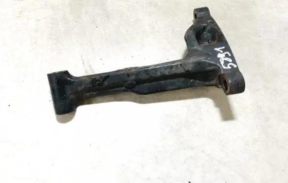 Toyota RAV 4 (XA30) Engine mounting bracket 3311842010 33118-42010