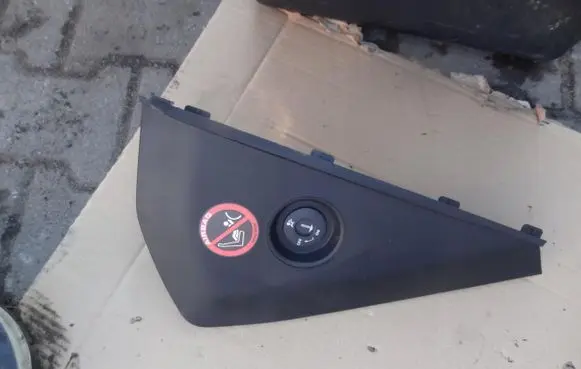 Nissan Qashqai Dashboard side end trim 68498JD900