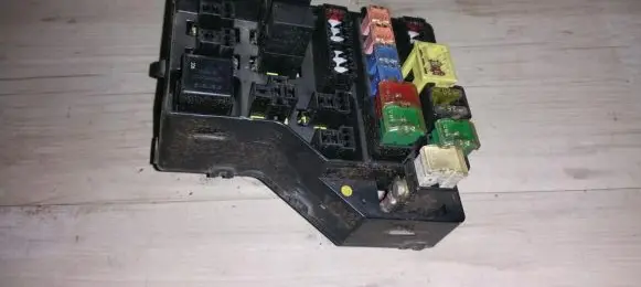 Volvo S40, V40 Fuse box set mb953381