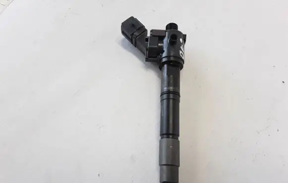 Volvo XC90 Fuel injector 31452114
