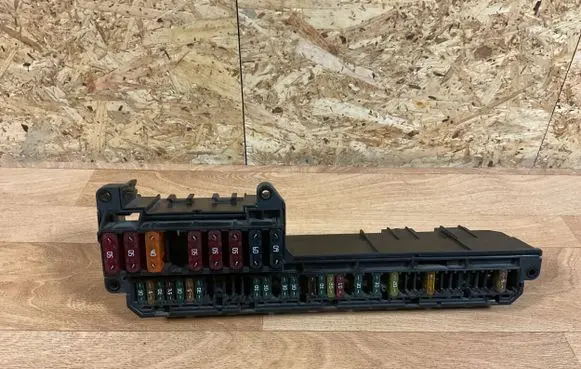 BMW 5 E60 E61 Fuse module 6932452 106887