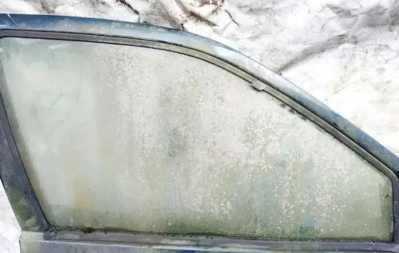 Ford Mondeo MK I Front door window glass four-door