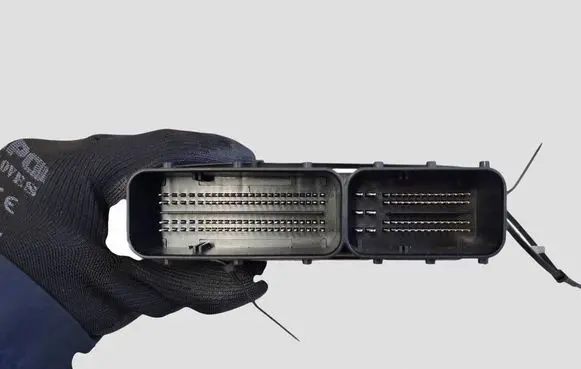 BMW 1 F20 F21 Engine control unit/module 0281019683