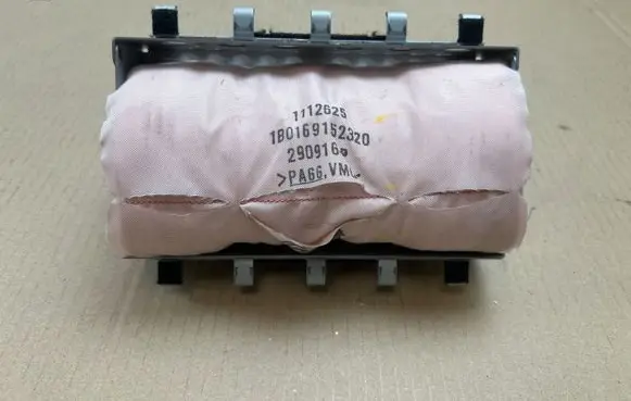 Subaru Outback (BS) Passenger airbag 0589P1000235