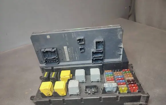 Mercedes-Benz Sprinter W901 W902 W903 W904 SAM control unit A9069006701