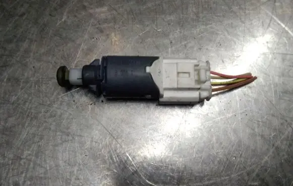 Renault Megane II Brake pedal sensor switch 8200168238B