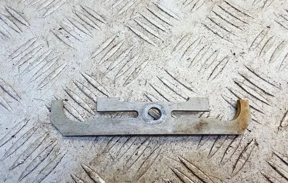 BMW 1 E81 E87 Fuel Injector clamp holder