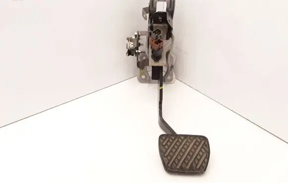 Infiniti M30 Brake pedal 98880AT310