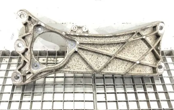 Maserati Quattroporte Gearbox mount 670003632
