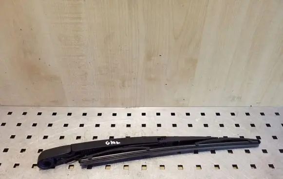Rear wiper blade arm