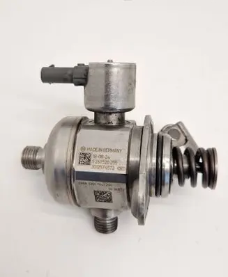 BMW M4 F82 F83 Fuel injection high pressure pump 7847204 0261520255 0434572