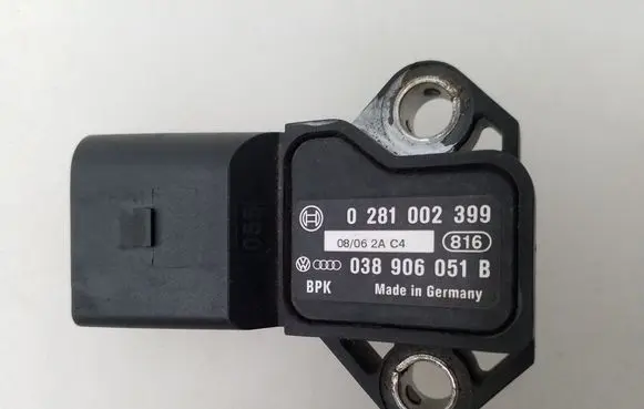 Volkswagen Golf V Air pressure sensor 038906051B