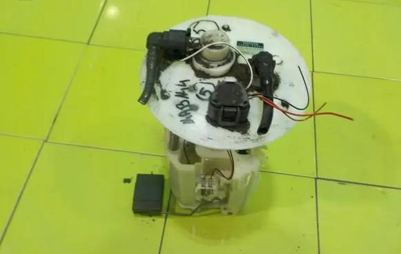 Toyota Prius (XW20) In-tank fuel pump 1019618992