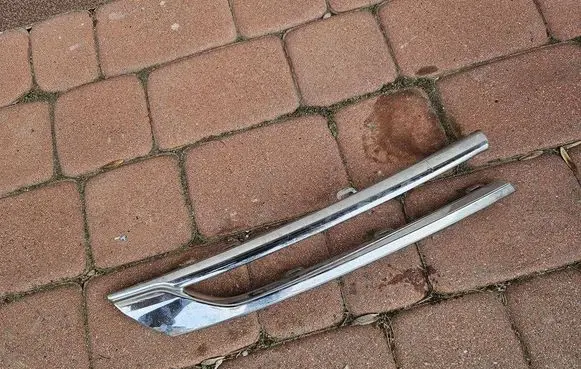 Opel Astra K Front bumper upper radiator grill 13423642